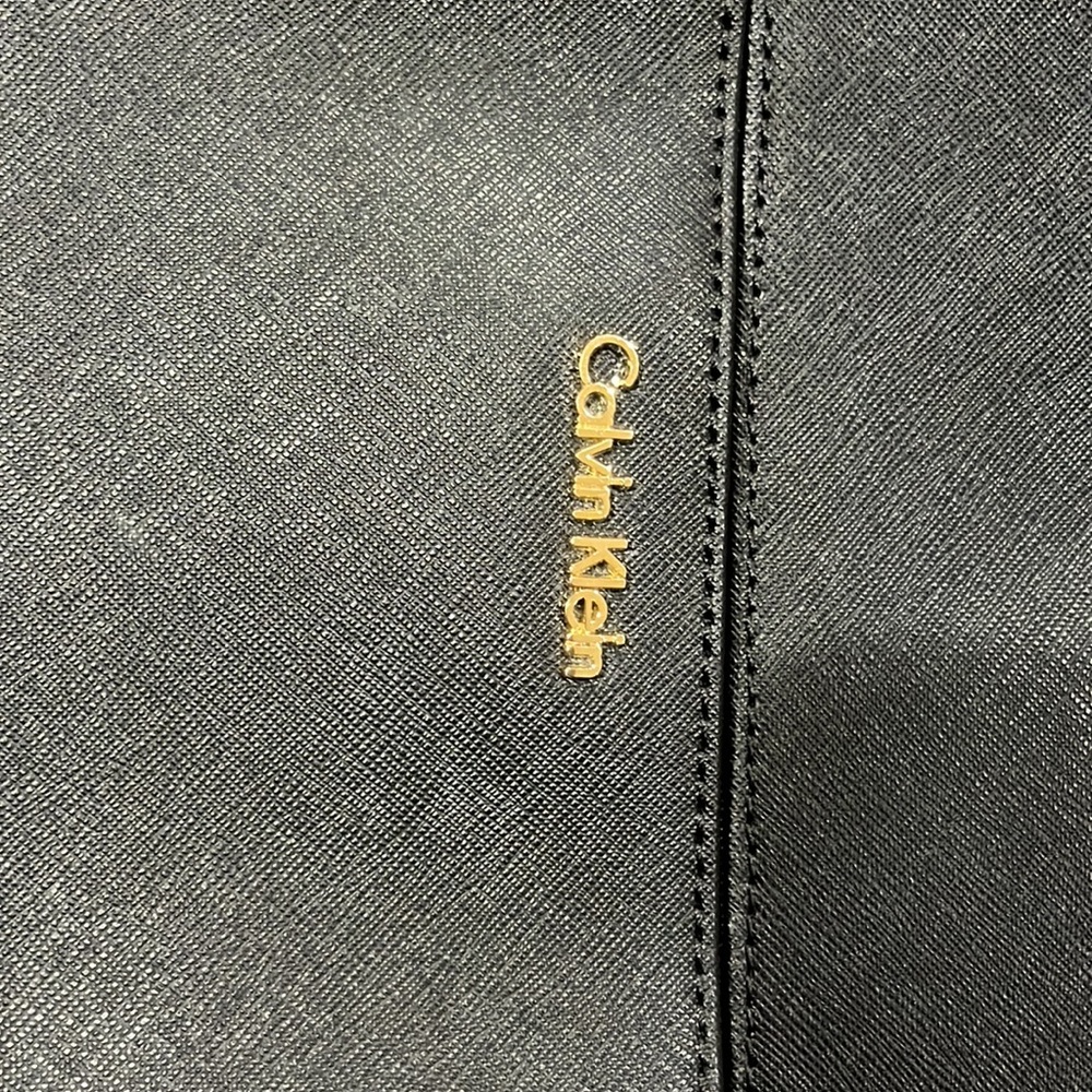 Calvin Klein - Picture 2 of 4